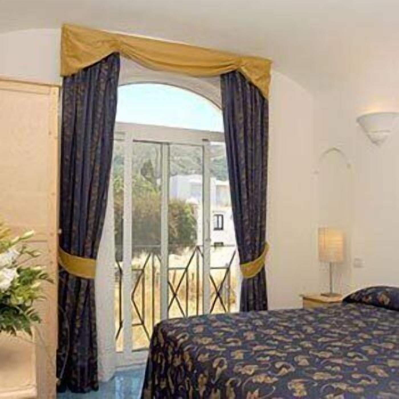 Hotel Bussola Anacapri  Exteriör bild