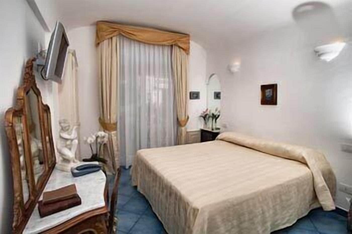 Hotel Bussola Anacapri  Exteriör bild