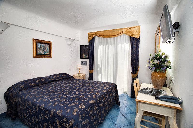 Hotel Bussola Anacapri  Exteriör bild
